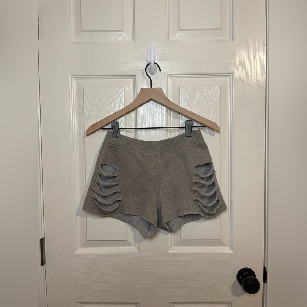 Alo Yoga Gray Distressed Sweat Shorts Athleisure Luxe Size XS